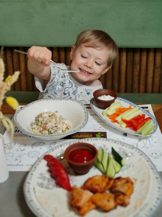 Quand l’enfant présente des troubles de l’oralité pédiatrique, l’ergothérapeute peut travailler la diversification alimentaire.